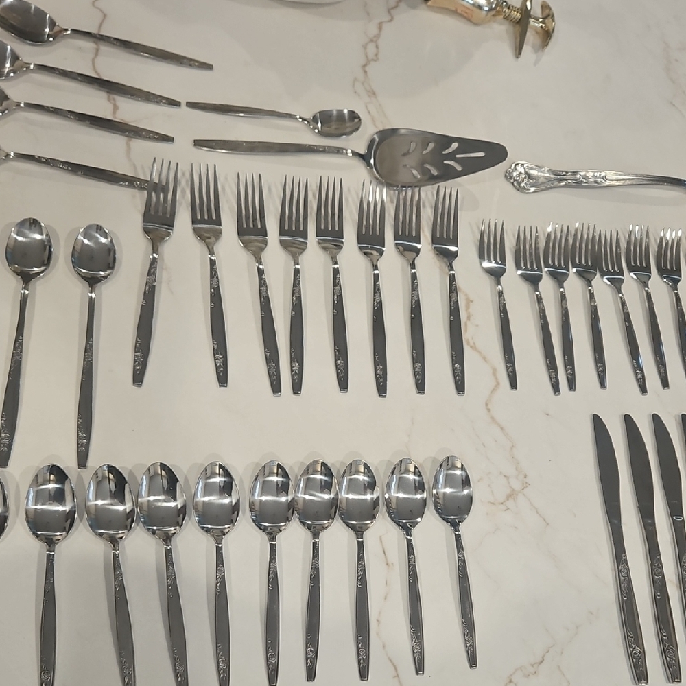 Vintage IIC stainless Steel Rosmere Floral Silverware Set - Picture 4 of 7